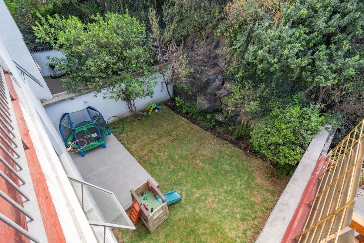 1 de 23: Jardín Trasero