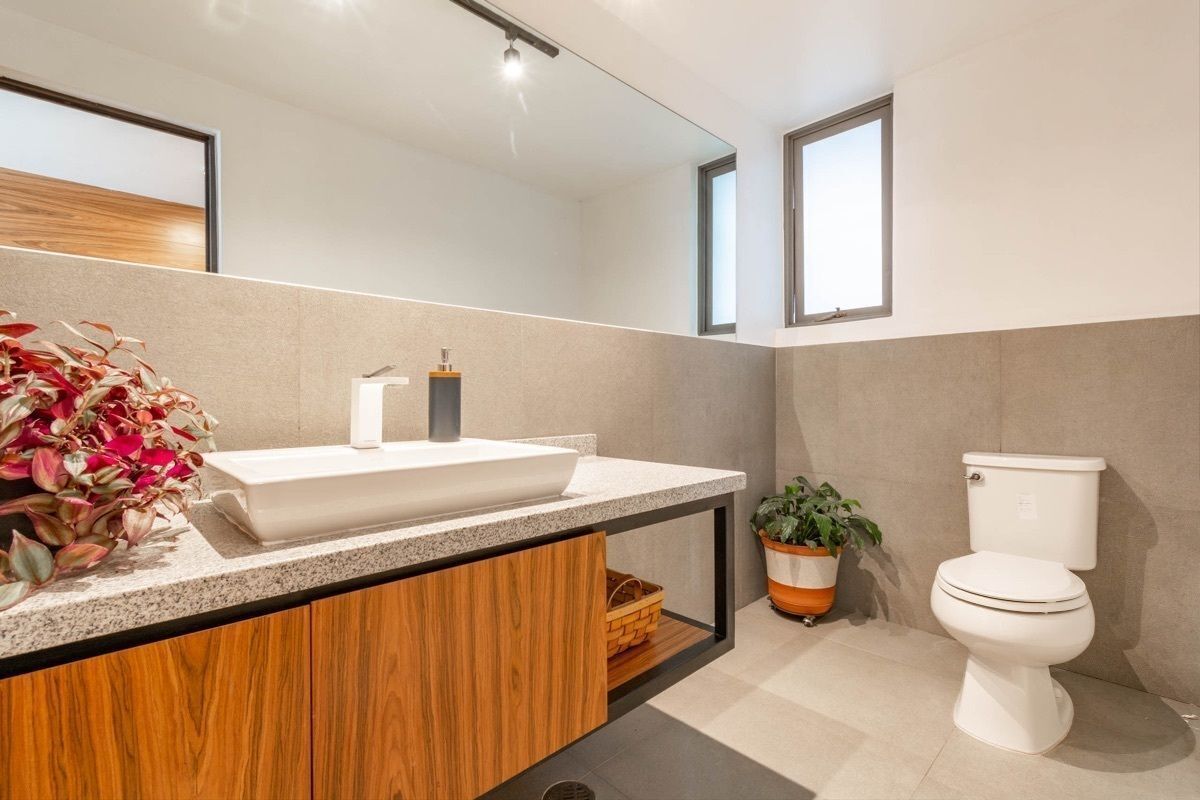 18 de 23: Medio baño
