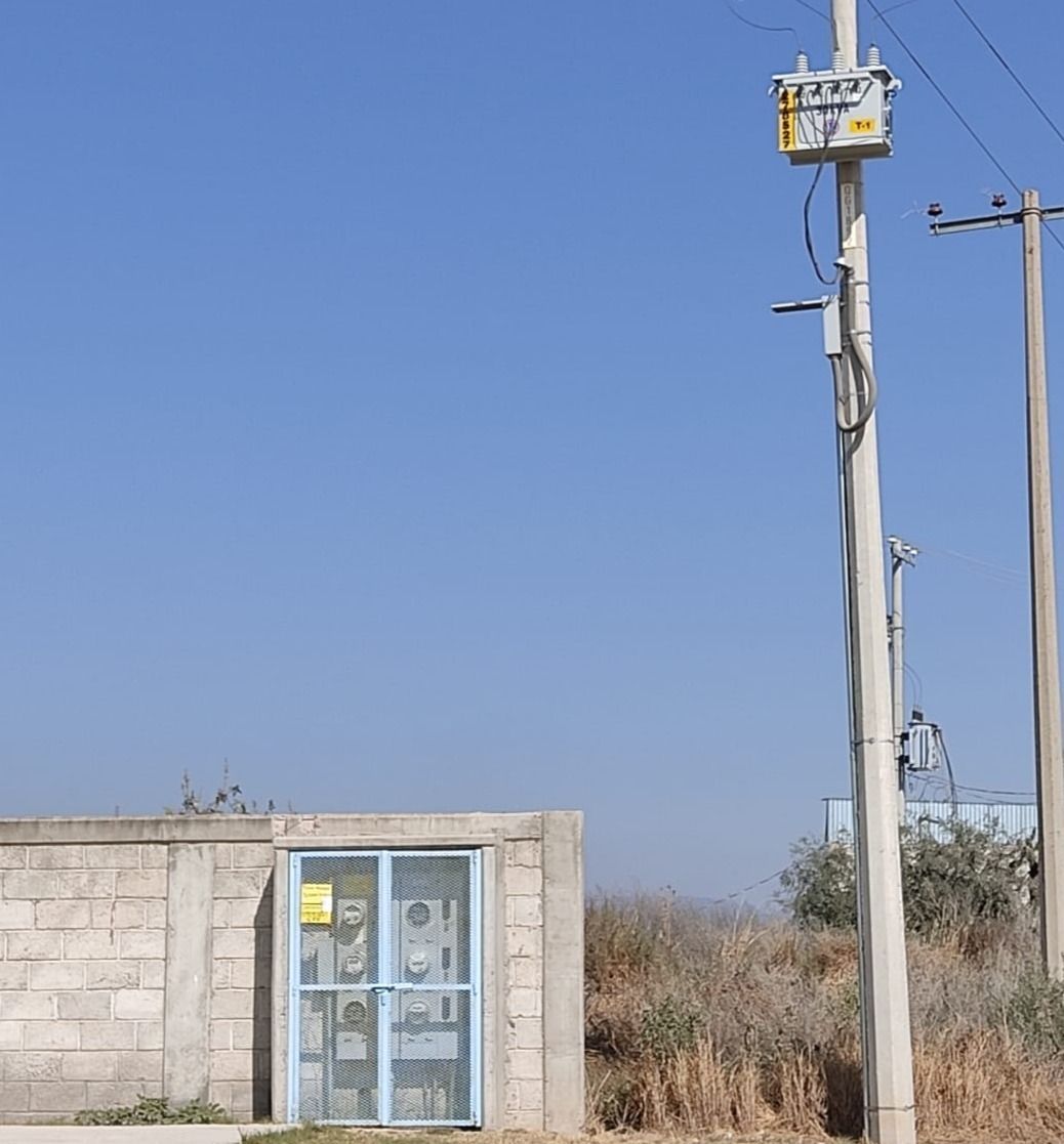 10 de 10: Medidores de Luz y Transformador de luz 30 KVA.