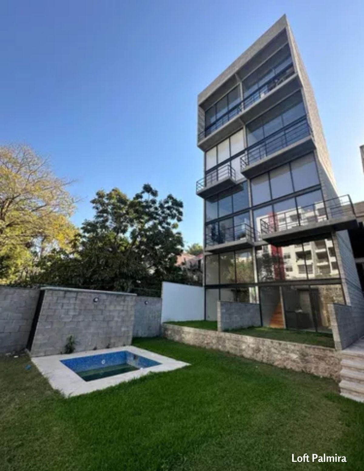 1 de 7: Edificio Estilo arquitectónico: Minimalismo contemporáneo.