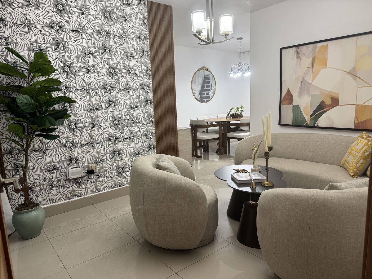 1 of 14: Living room