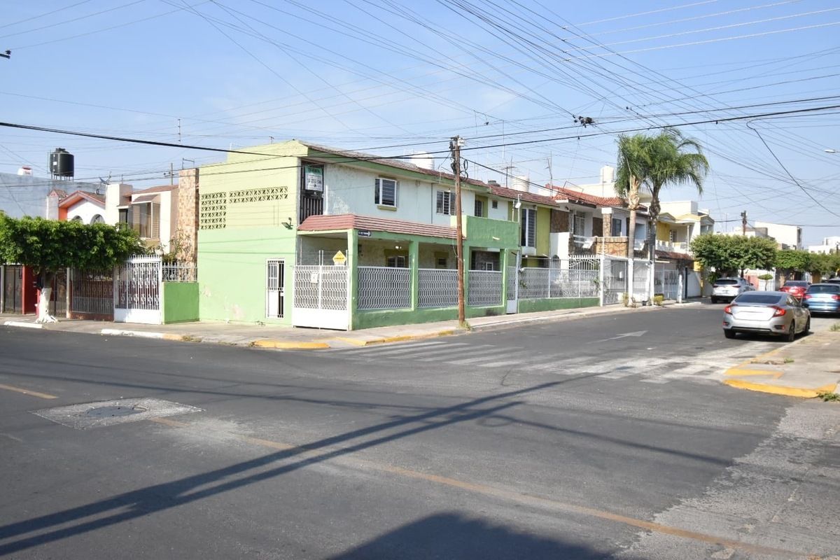 1 of 18: Fachada completa