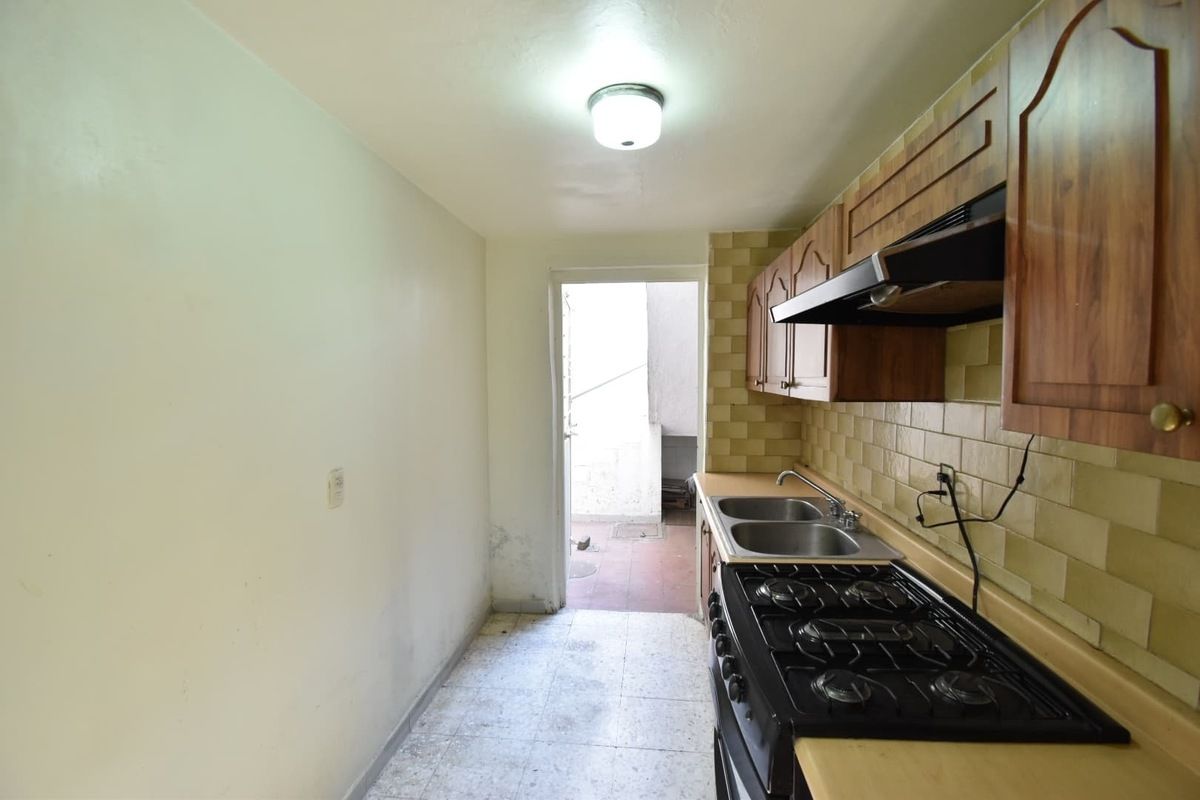 4 of 18: Cocina planta baja