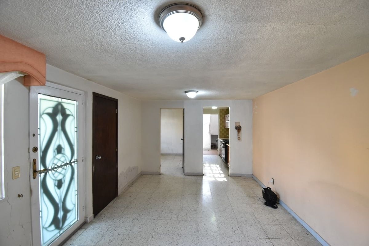 5 of 18: Sala y comedor