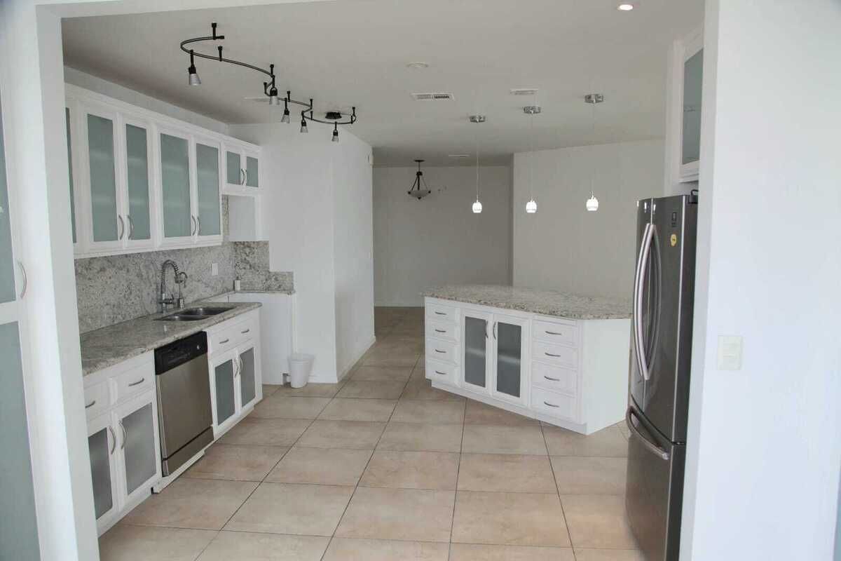 2 de 22: Cocina e Isla