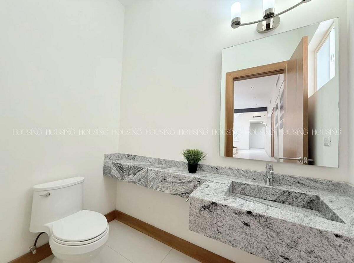 3 of 22: Medio  baño