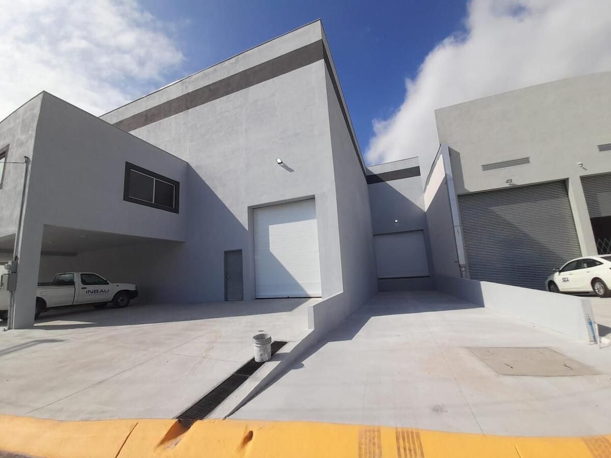 2 of 11: EXTERIOR DE BODEGA