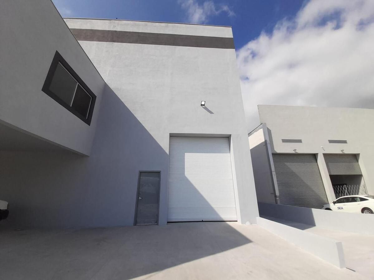 3 of 11: EXTERIOR DE BODEGA