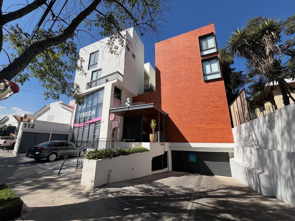 1 de 41: fachada con local en planta baja