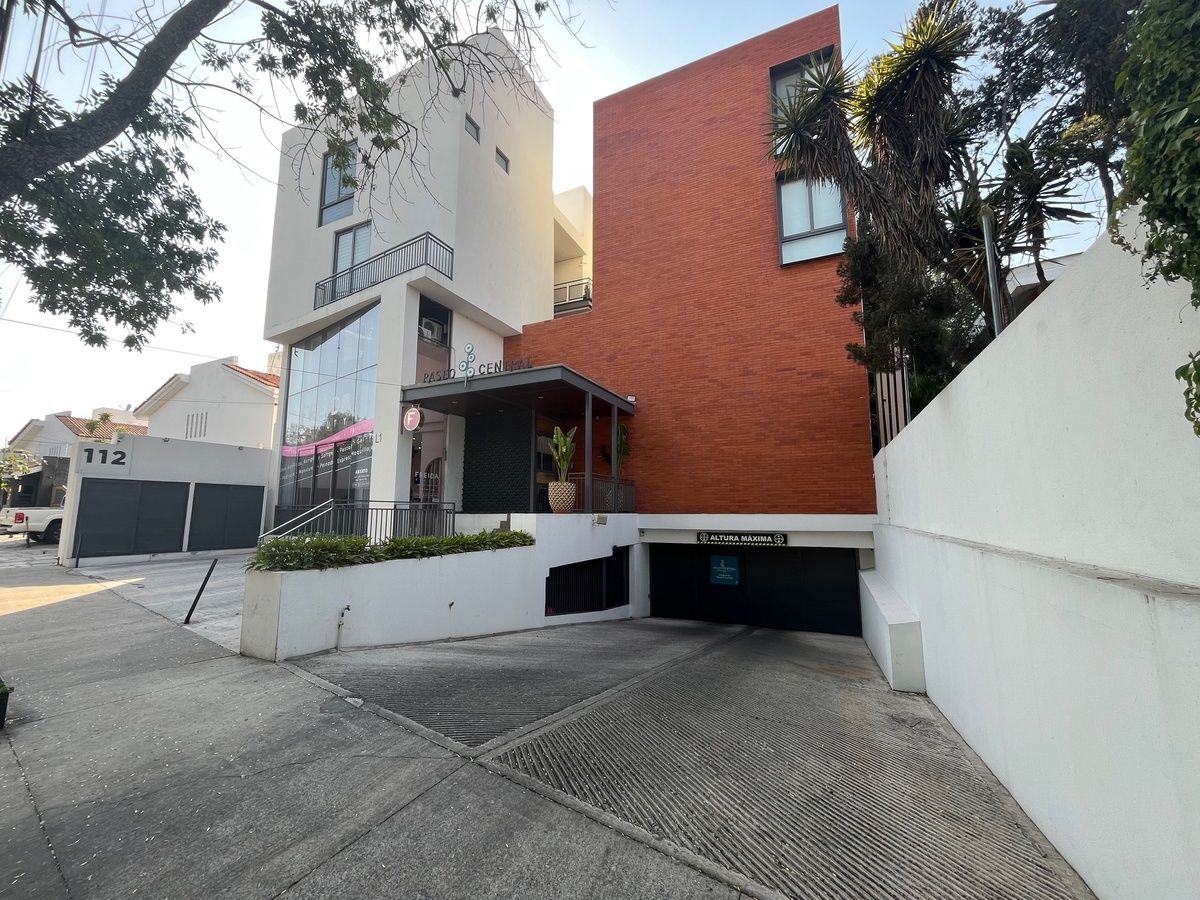 40 de 41: frente del edificio