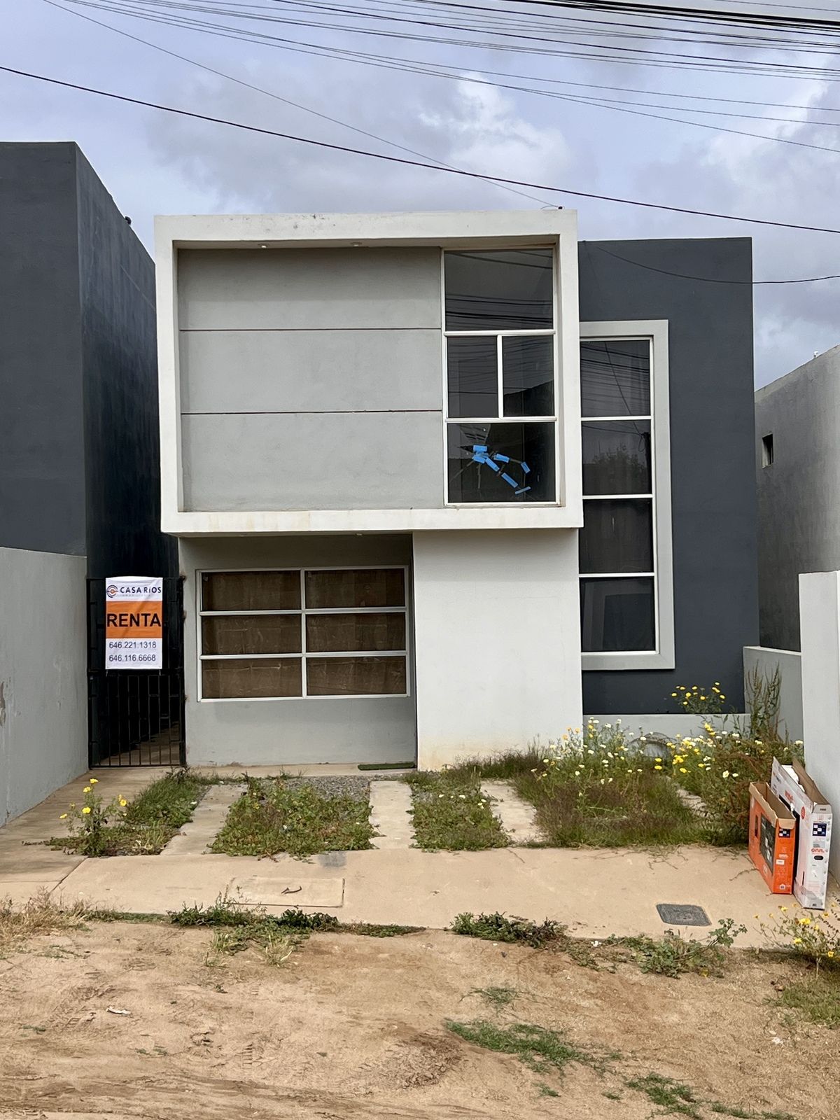 1 of 18: Fachada