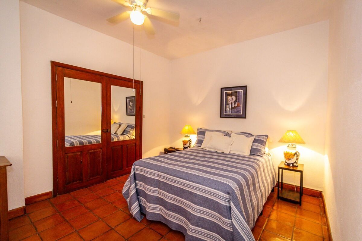5 de 9: Bedroom with closet / Recámara con closet