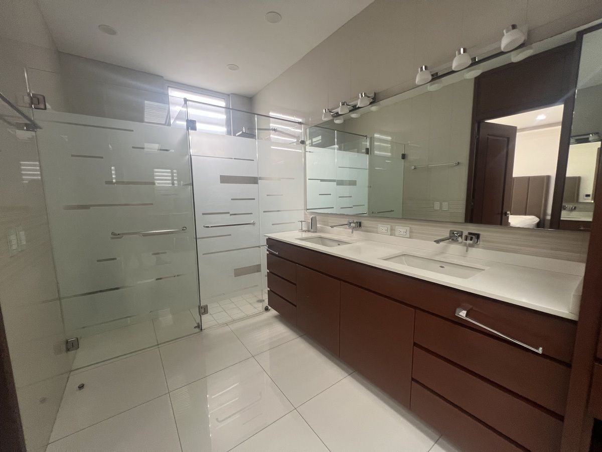 3 de 14: Baño recamara principal