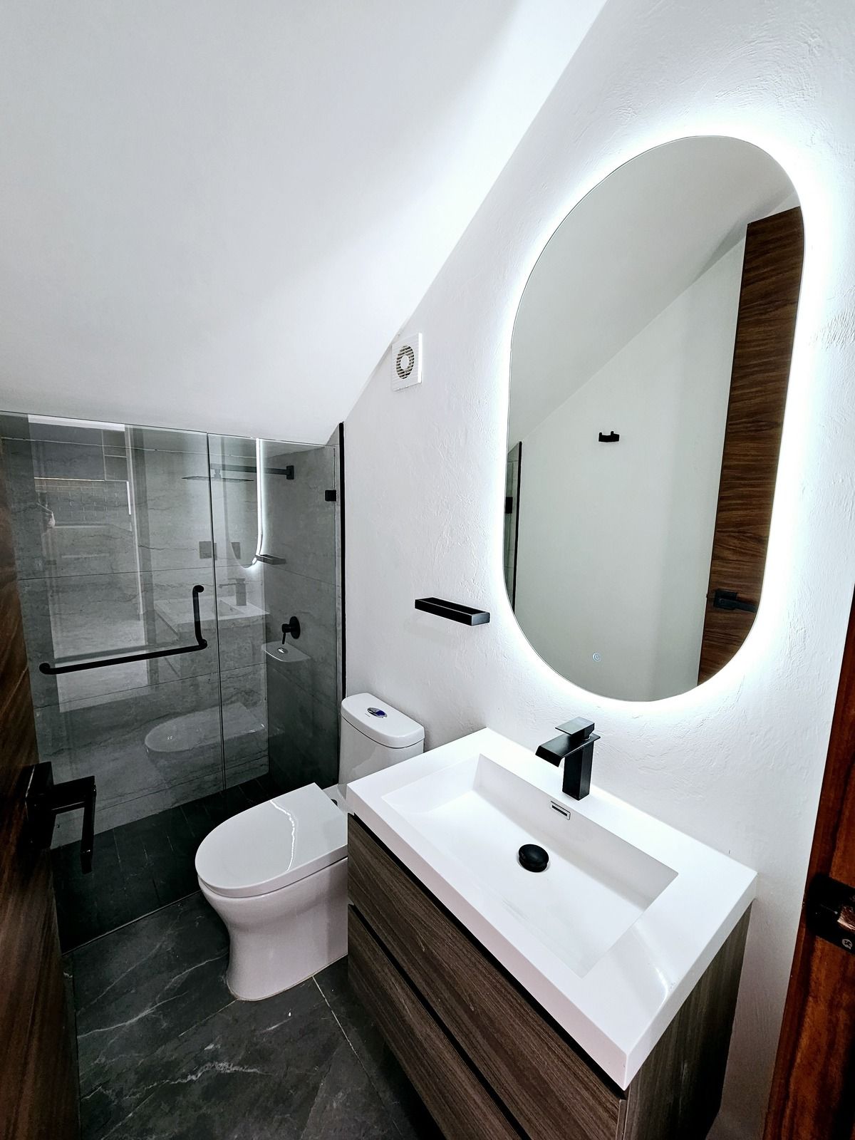 3 de 27: Baño Completo