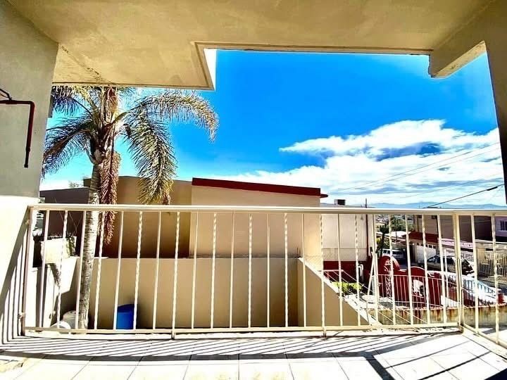 8 of 17: Terraza