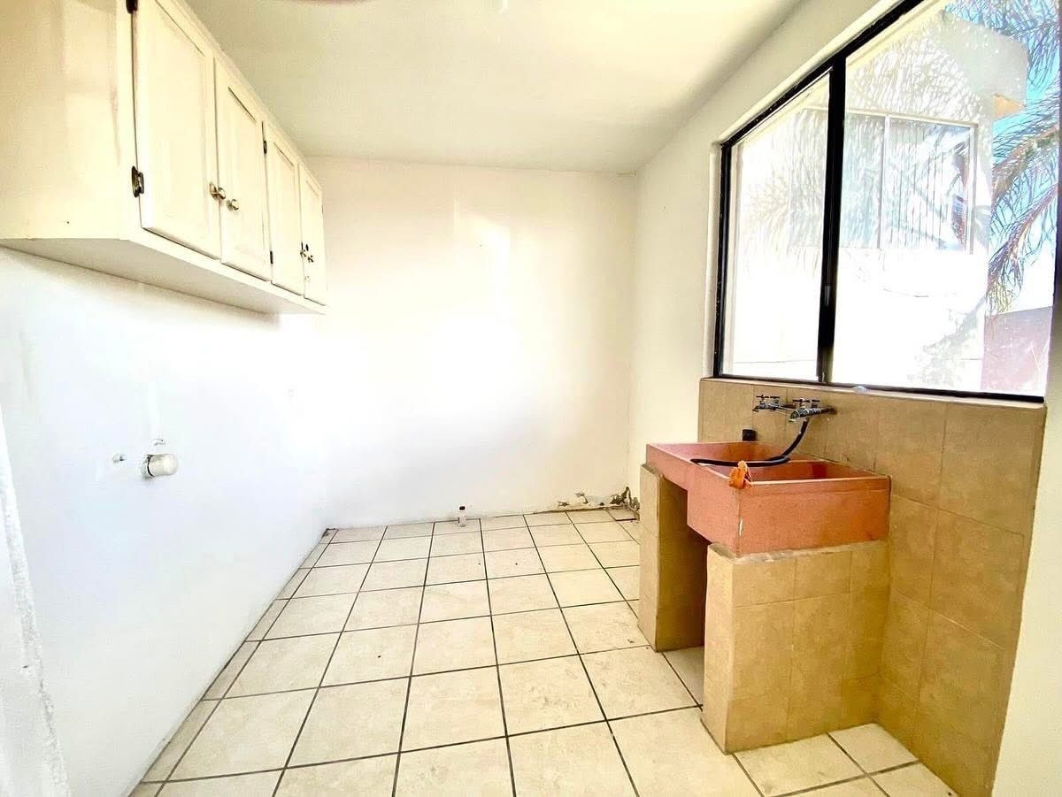 9 of 17: Cuarto de lavar