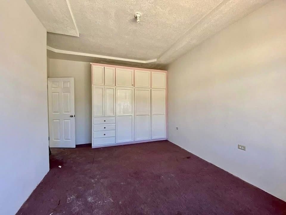 13 of 17: Habitación con closet