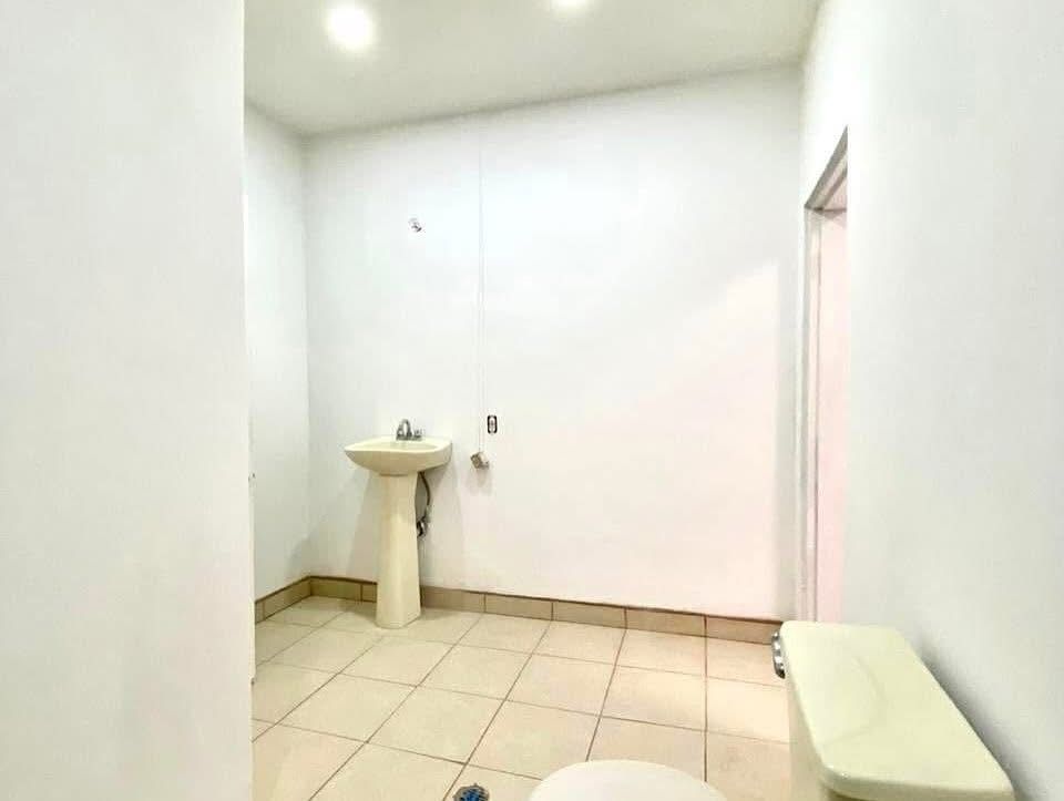 16 of 17: Baño completo