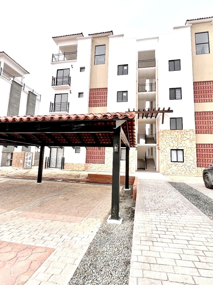 2 de 18: Estacionamiento techado