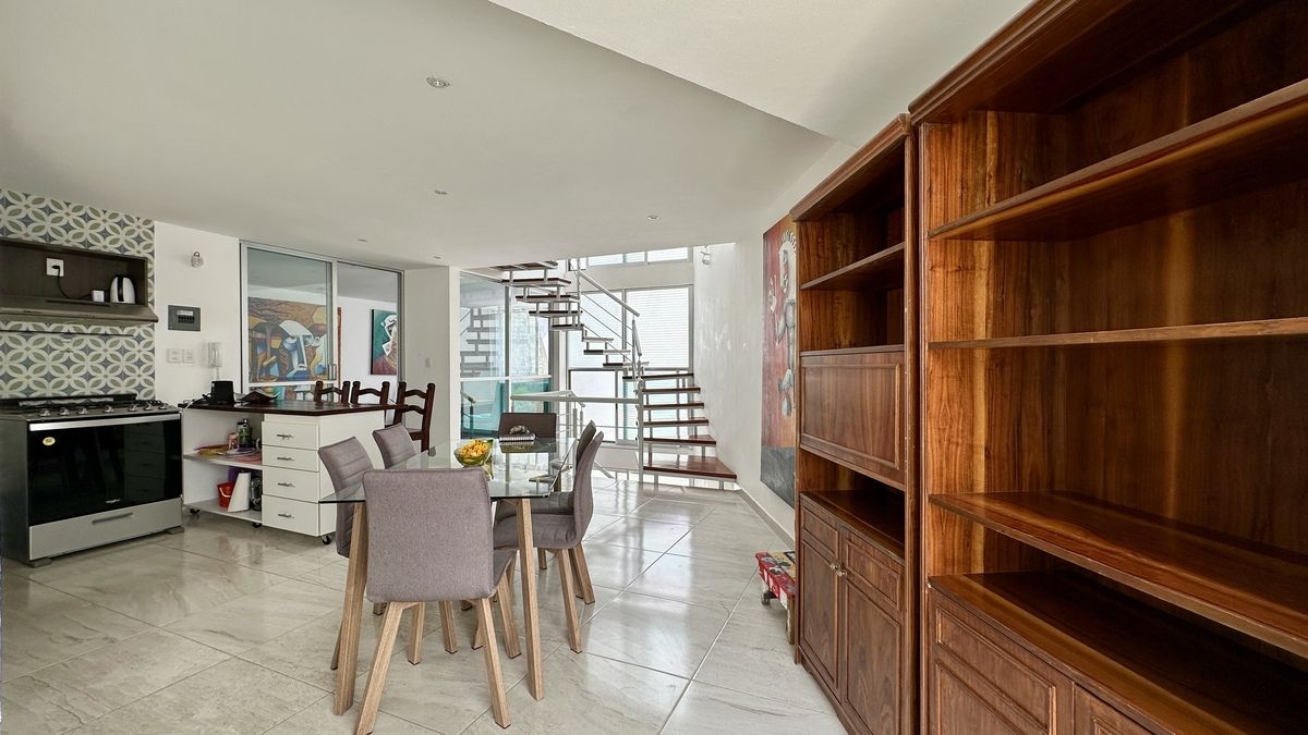 5 of 25: Comedor con mueble de