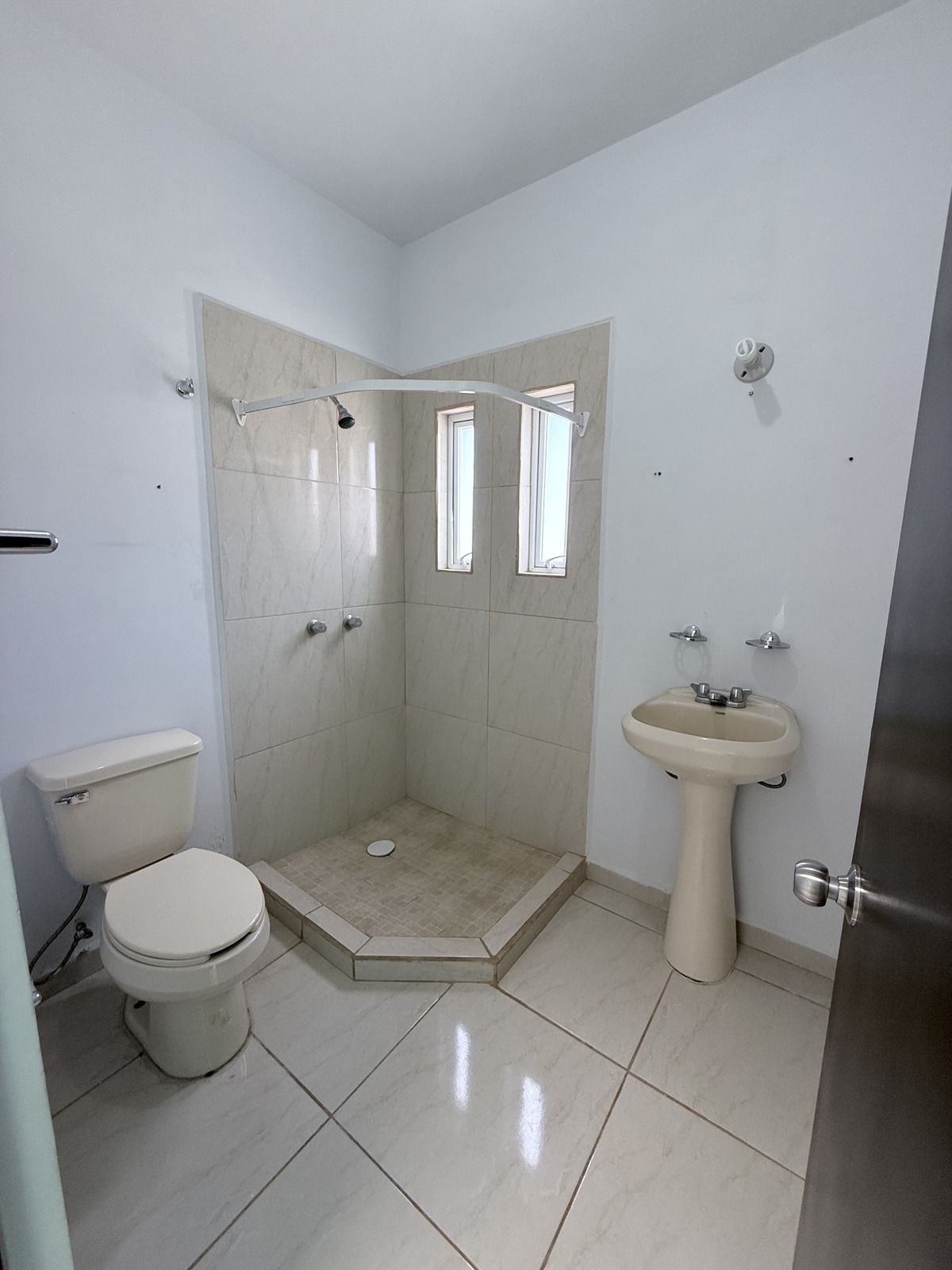 13 de 19: Baño completo recamara principal