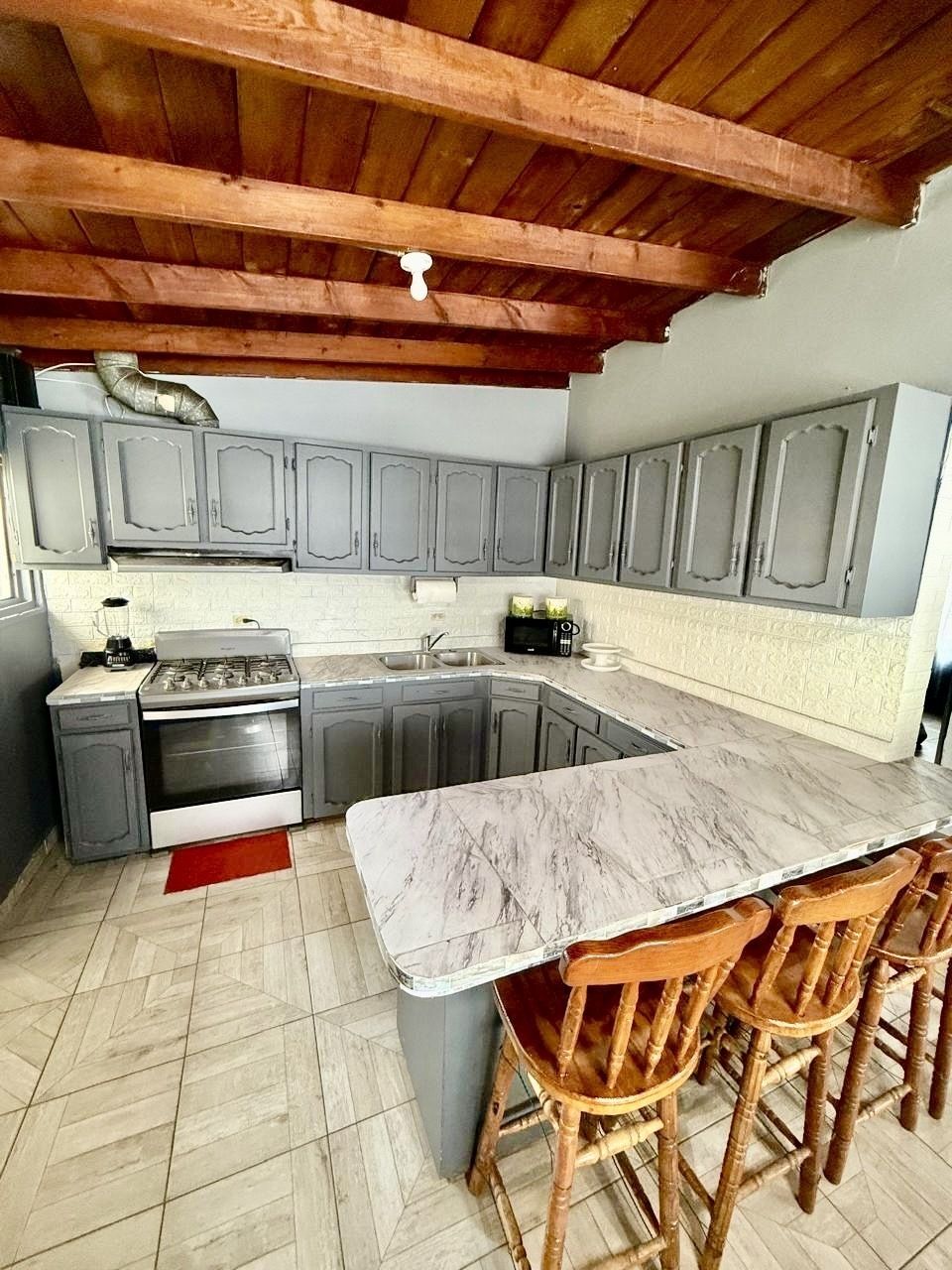 1 of 10: Cocina integral equipada