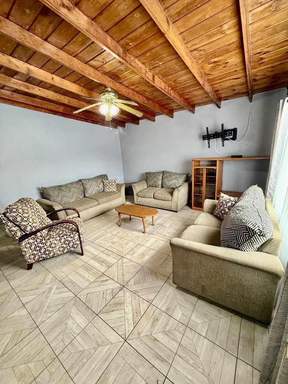 3 of 10: Sala