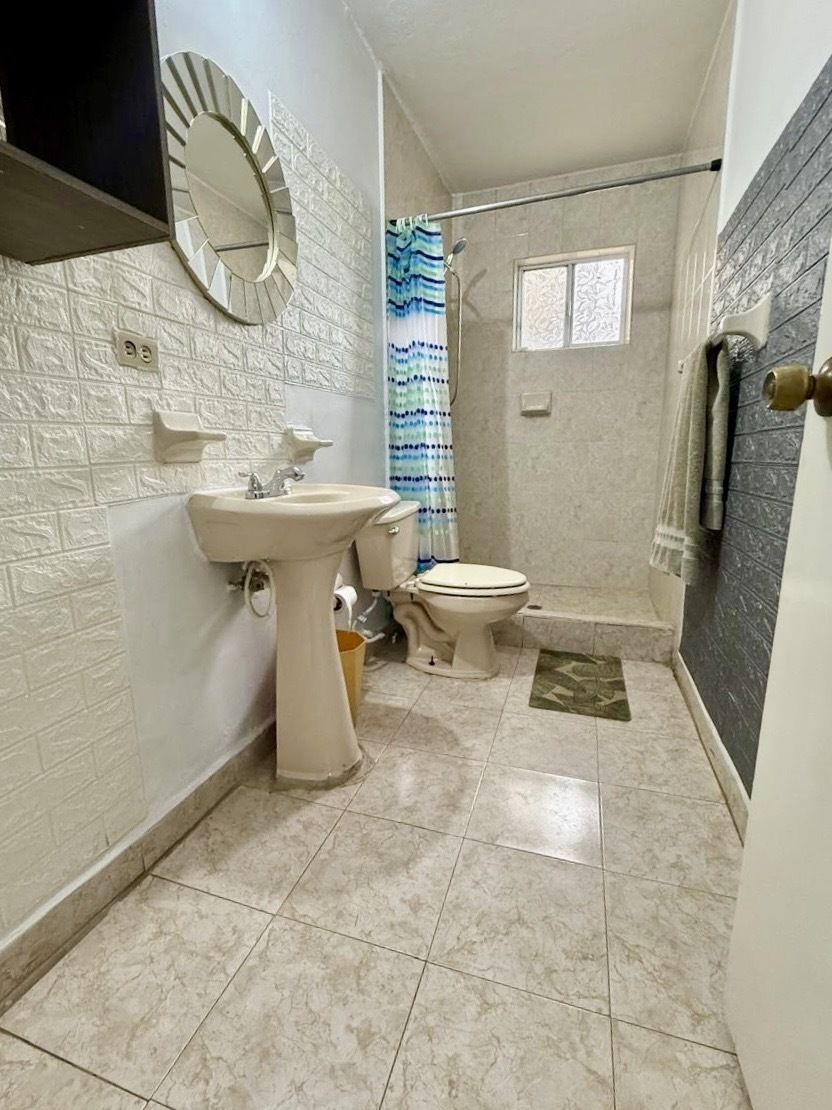 5 of 10: Baño completo