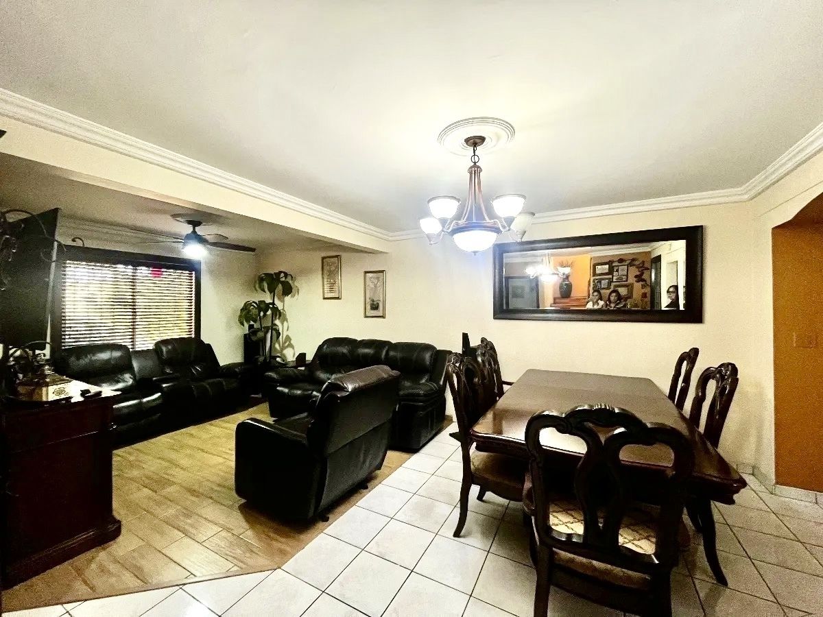 2 of 17: Comedor y sala