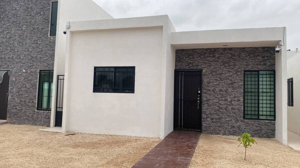 1 of 8: Cámaras de seguridad y cerradura electrónica.