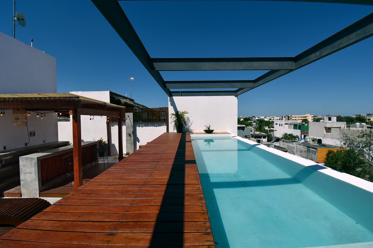 2 de 22: Piscina moderna en terraza urbana