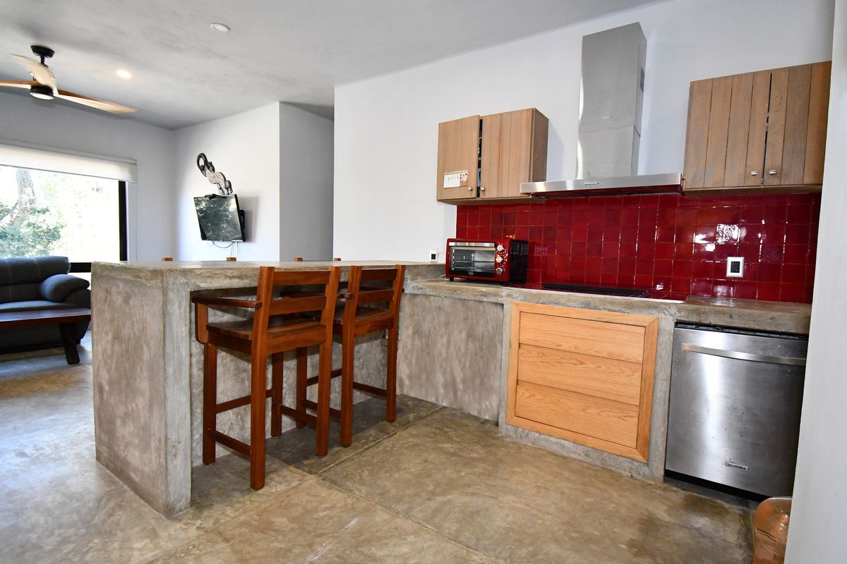 4 de 22: Cocina moderna con barra de concreto
