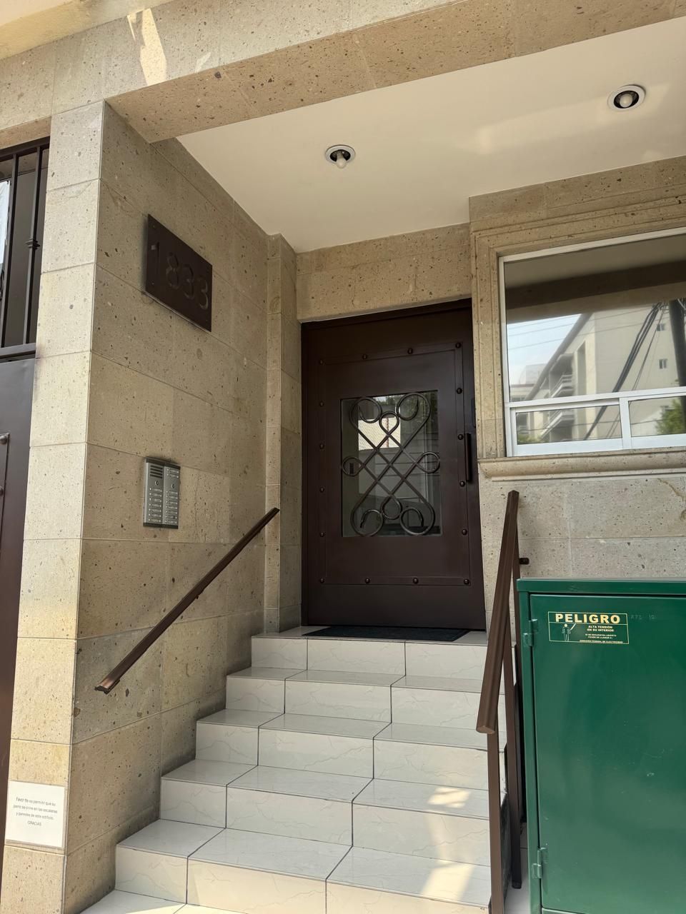 1 de 16: ACCESO EDIFICIO