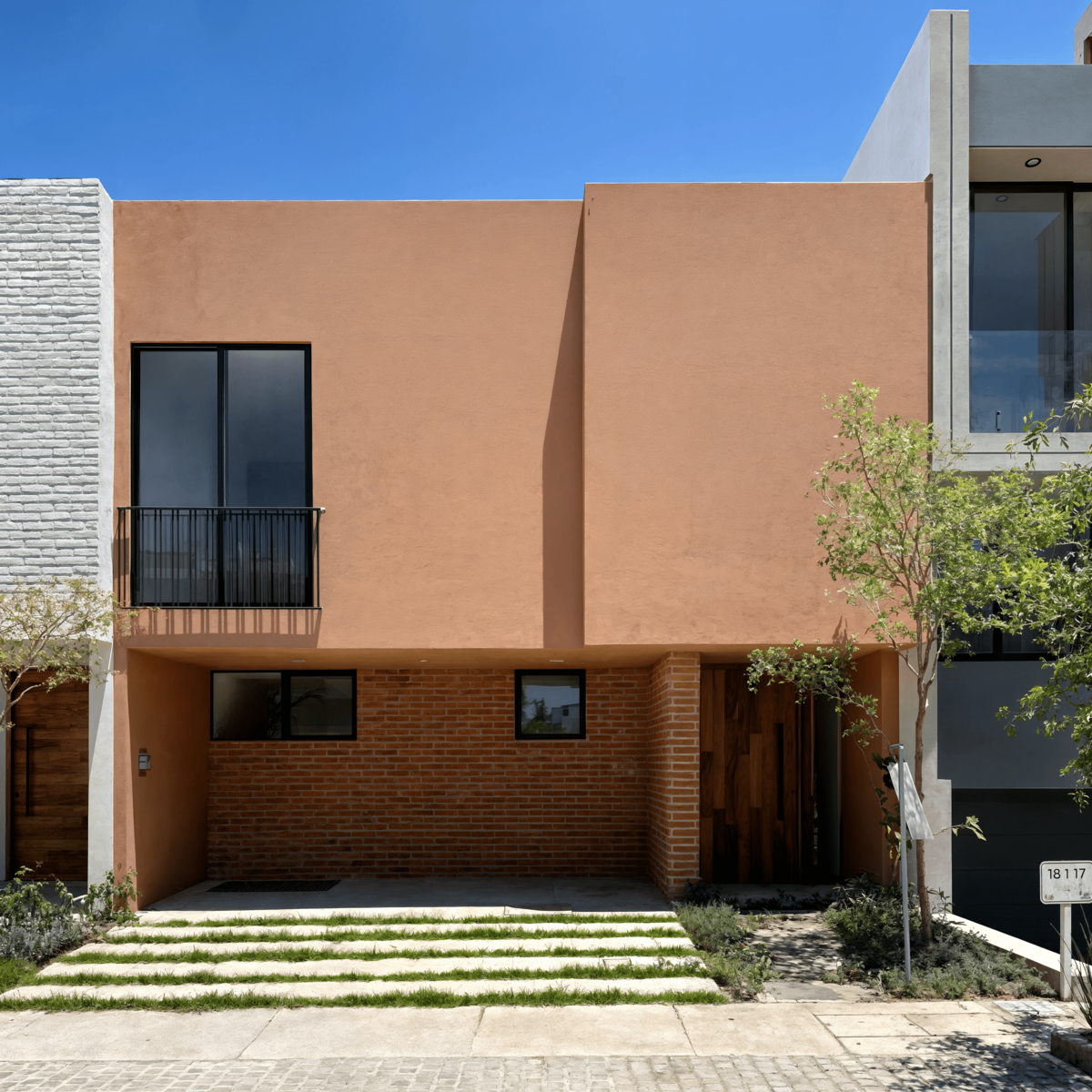 1 de 9: Fachada moderna de casa en venta en Coto Azent, Solares