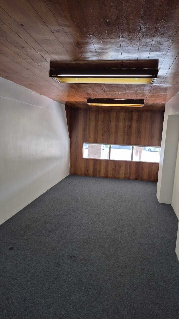 2 of 13: Oficina piso 2