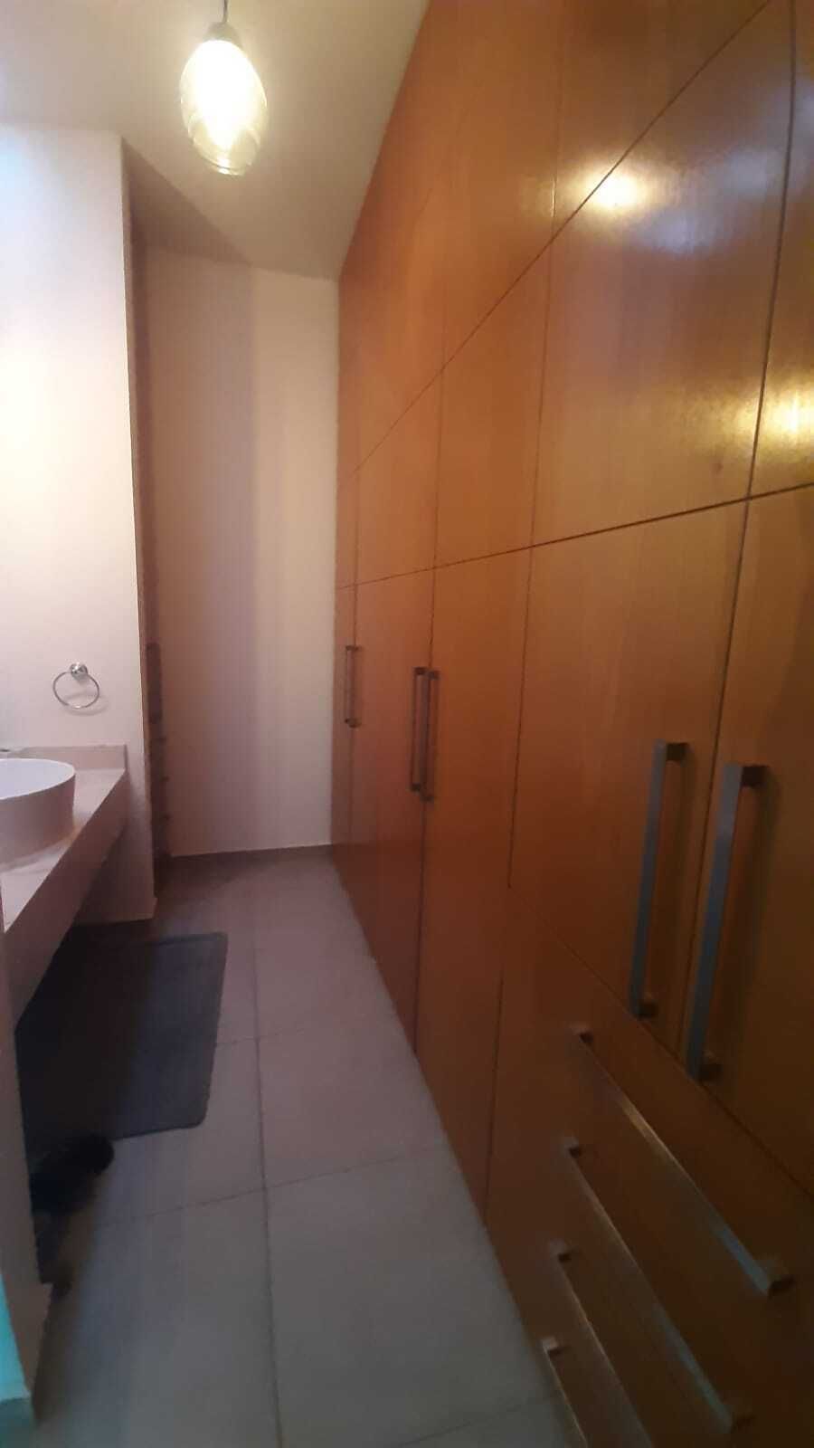 16 de 18: Vestidor