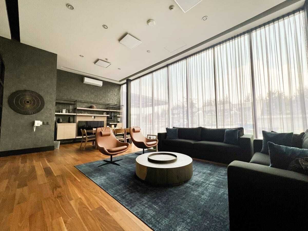 12 de 15: Salón de adultos
