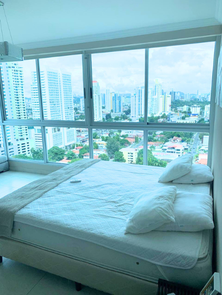 5 de 10: Habitación y Vistas desde el Ventanal de Piso a Techo