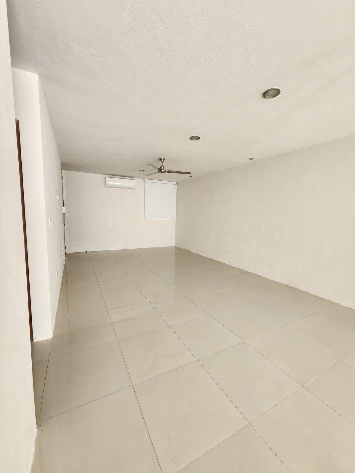 5 of 16: Estancia para sala y comedor.