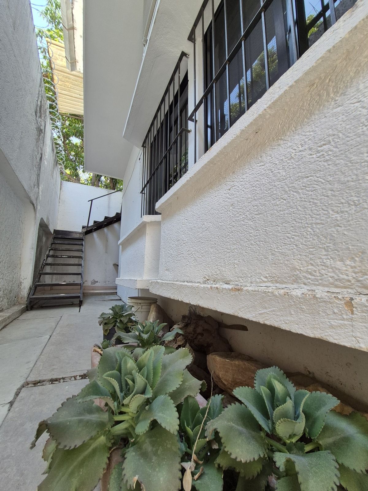 17 de 46: Pasillo que da al area de servicio