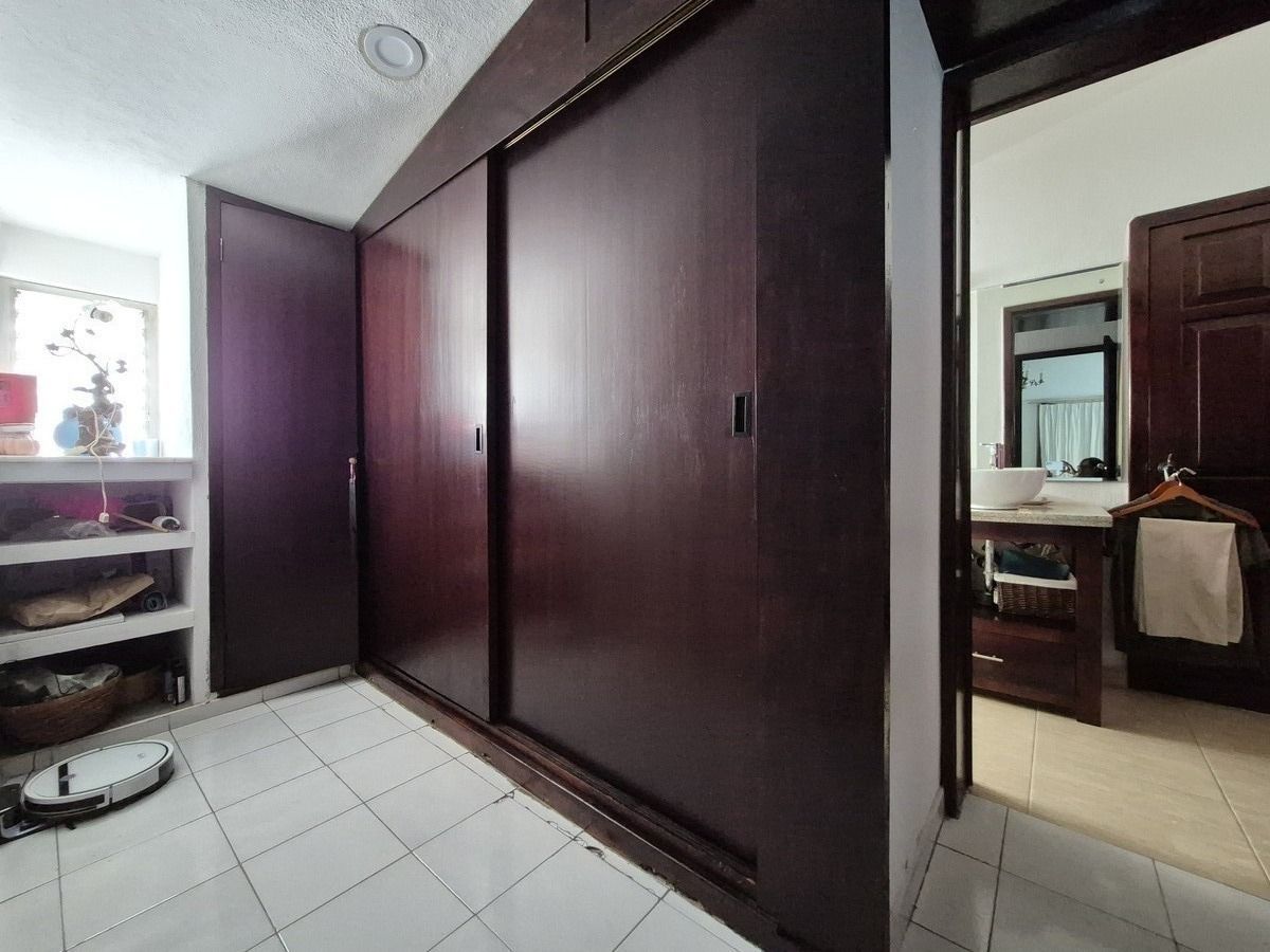 11 de 46: Vestidor de recamara principal