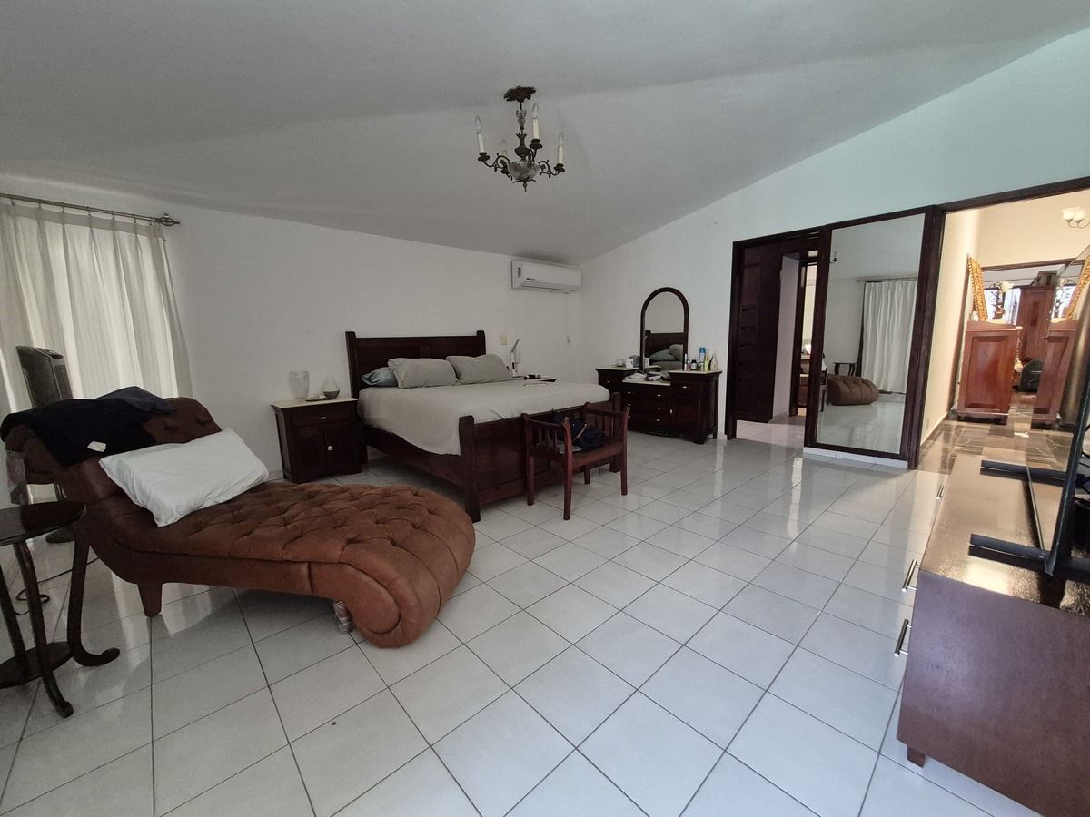 10 de 46: Recamara principal con vestidor y baño completo