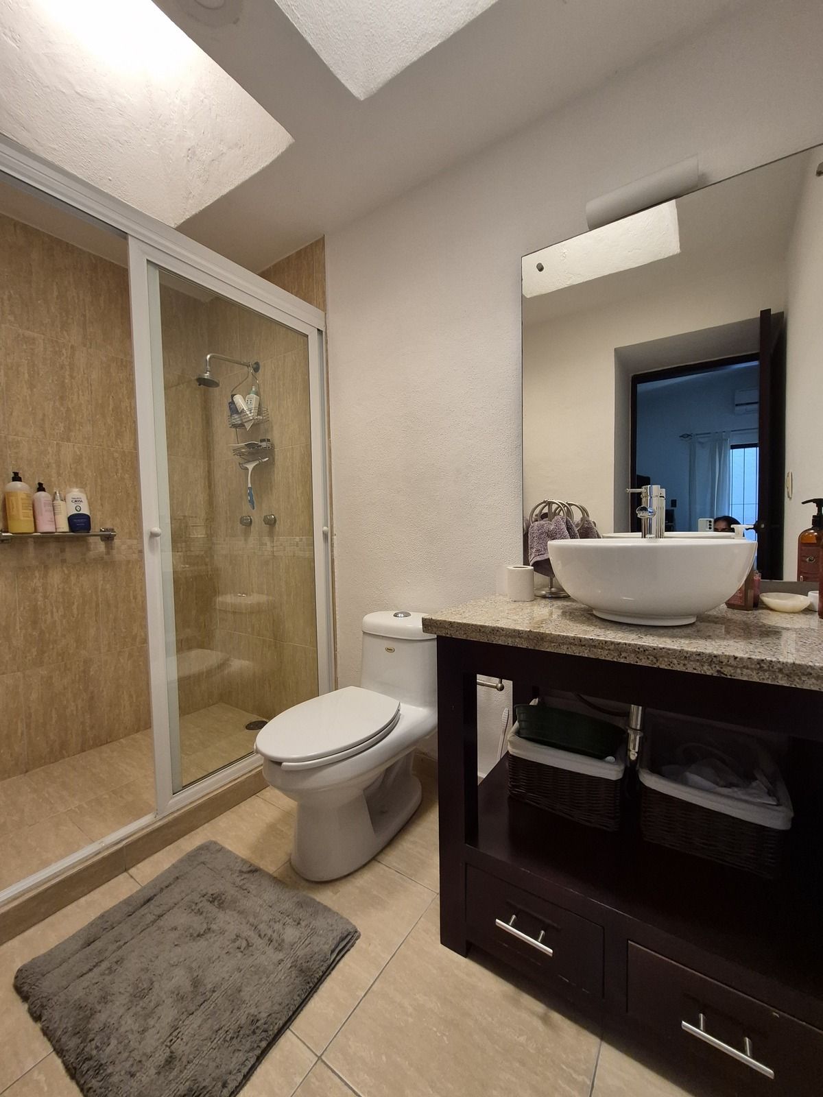 14 de 46: Baño completo de recamara 1
