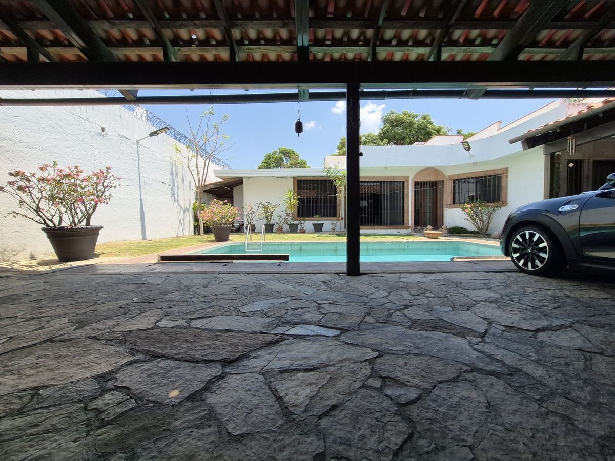 1 de 46: Estacionamiento techado para 2 autos, con porton electrico