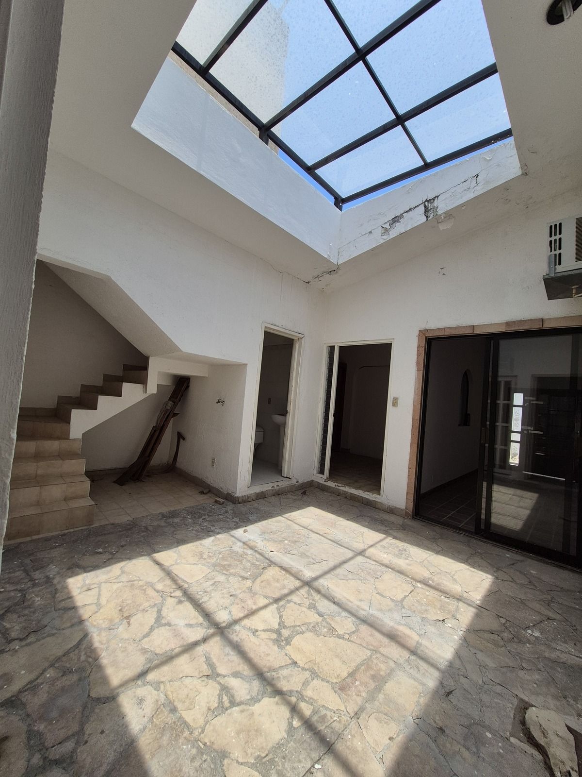 27 de 46: Patio interior