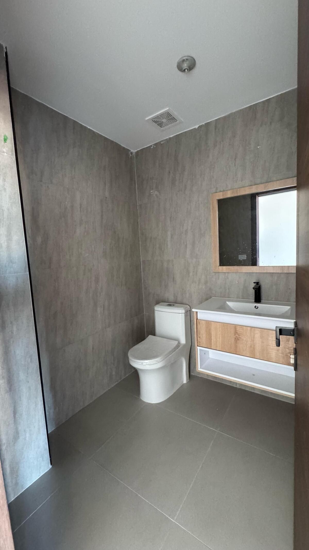 4 de 11: Baño de Visita