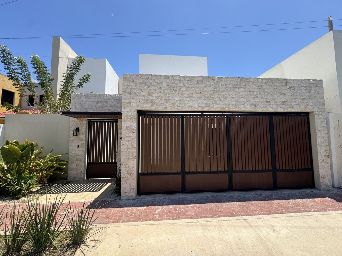 1 de 32: Fachada Principal