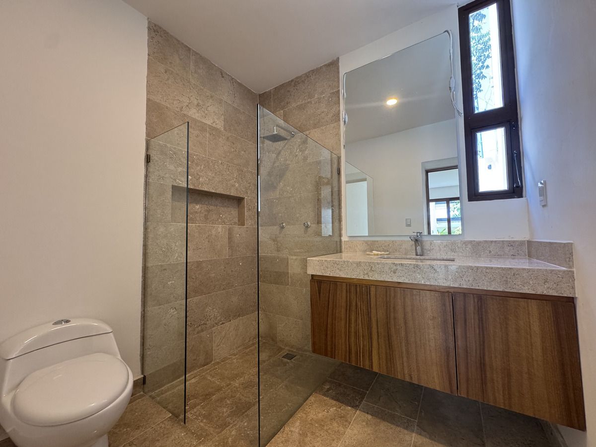 12 de 32: Baño, Habitación Planta Baja