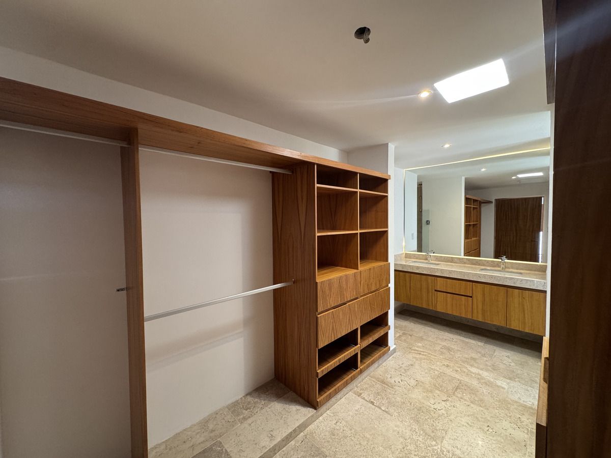 21 de 32: Closet, Habitación Principal