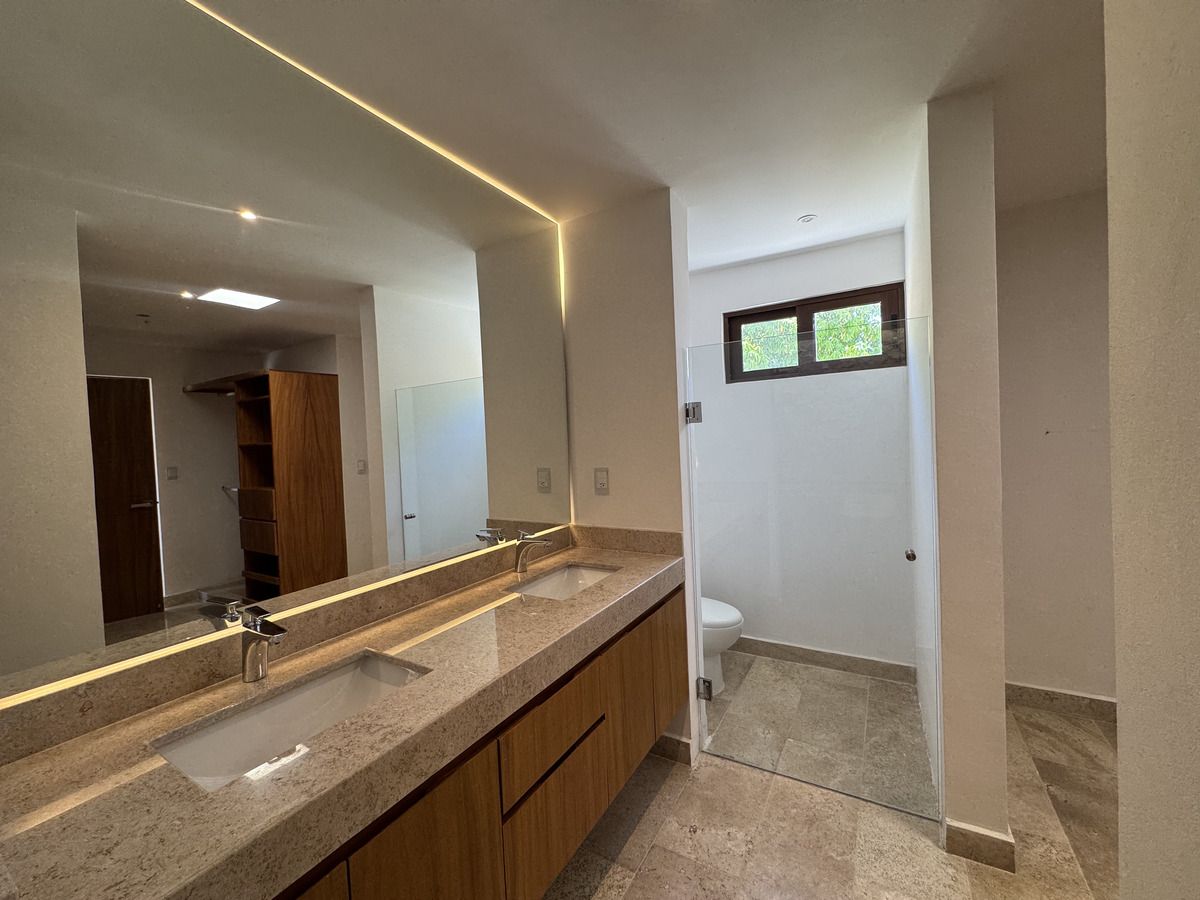16 de 32: Baño, Habitación Principal